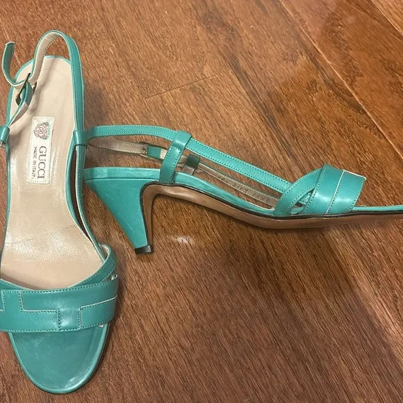 Gucci Vintage green leather sling back kitten heels size 35.5