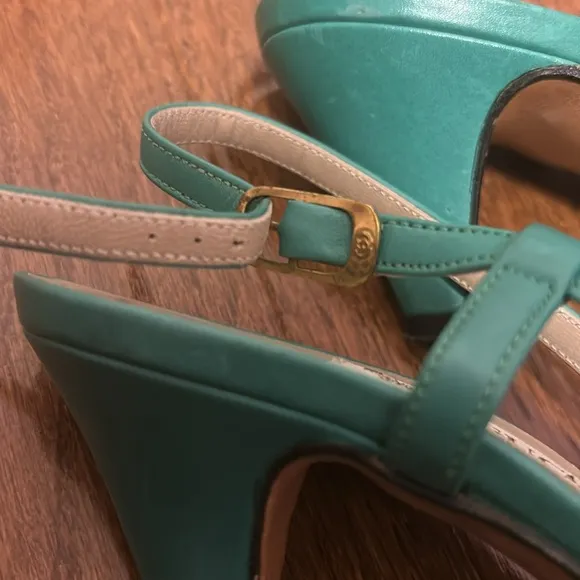 Gucci Vintage green leather sling back kitten heels size 35.5