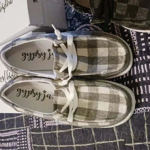 Gypsy Jazz WOMENS set Of 3 Pair Of Shoes. Size 7.5