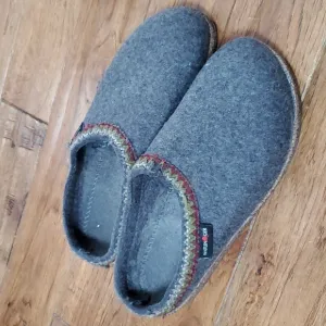 Haflinger Grizzly zigzag gray clogs