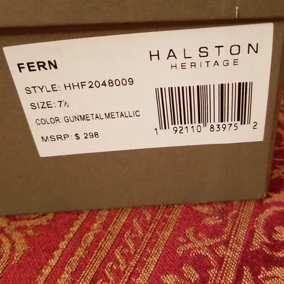 🆕️Halston heritage Fern sliders