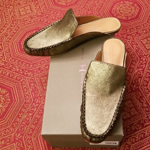 🆕️Halston heritage Fern sliders