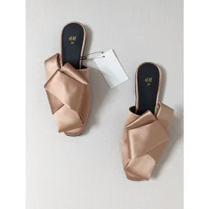 H&amp;M Powder Pink Silk blend Flat Closed Toe Mules with front Bow Women's Size 5.5