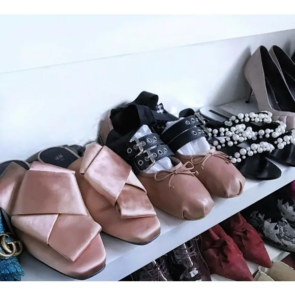 H&amp;M Powder Pink Silk blend Flat Closed Toe Mules with front Bow Women's Size 5.5