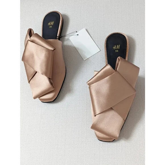 H&amp;M Powder Pink Silk blend Flat Closed Toe Mules with front Bow Women's Size 5.5