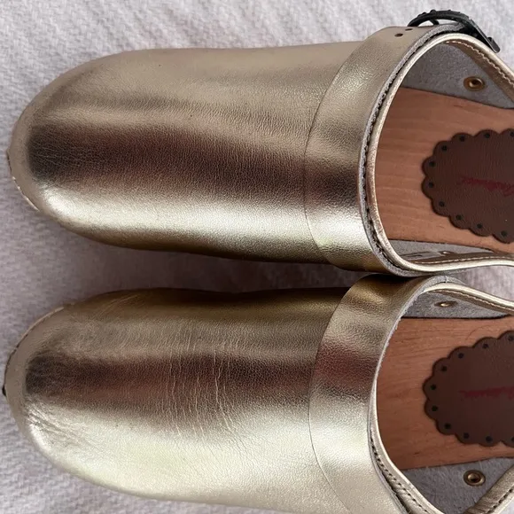 Hanna Andersson Girls Gold Clogs