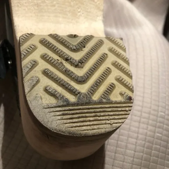 Hanna Andersson Swedish grey pat. leather clogs, 8