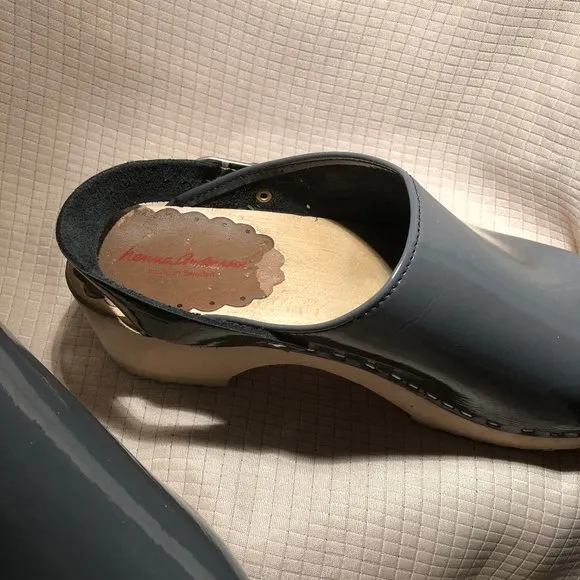 Hanna Andersson Swedish grey pat. leather clogs, 8
