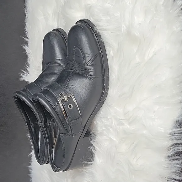 HARLEY DAVIDSON Studded Black Leather Low Heeled Buckle Mules Size 8.5
