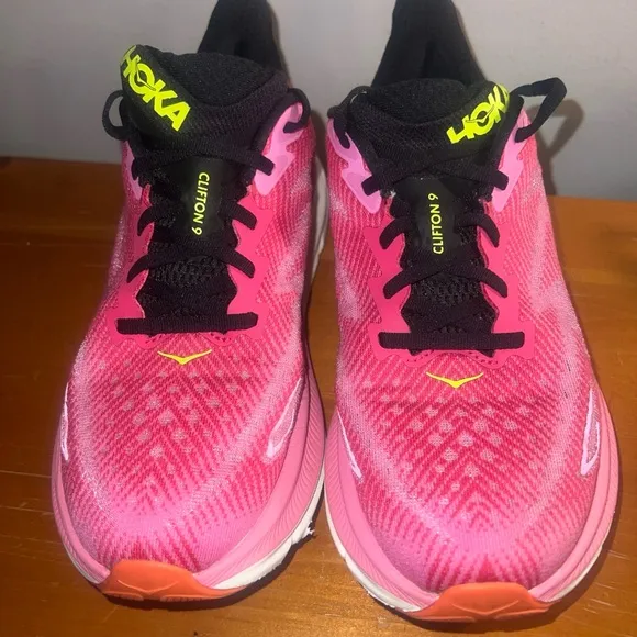 Hoka One One Clifton 9 Raspberry Strawberry (Women's) Sz 9