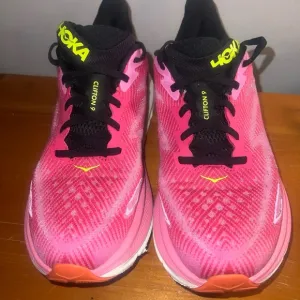 Hoka One One Clifton 9 Raspberry Strawberry (Women's) Sz 9