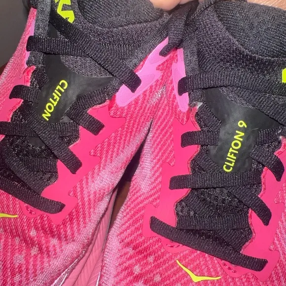 Hoka One One Clifton 9 Raspberry Strawberry (Women's) Sz 9