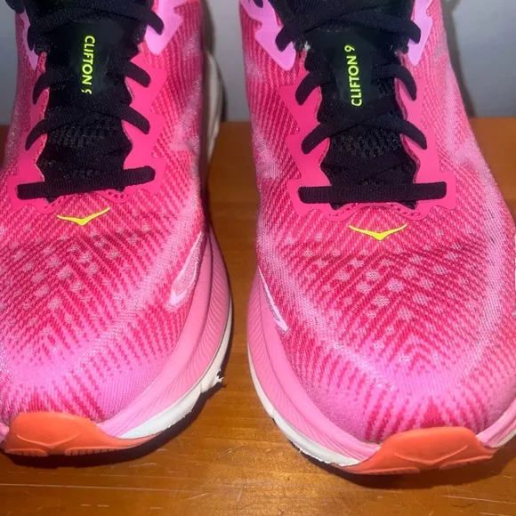 Hoka One One Clifton 9 Raspberry Strawberry (Women's) Sz 9
