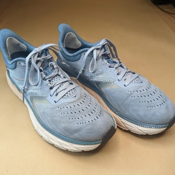 Hoka One One Men's Arahi 5 Blue Running Shoes Size US 10, EU 44.  Repaired spot