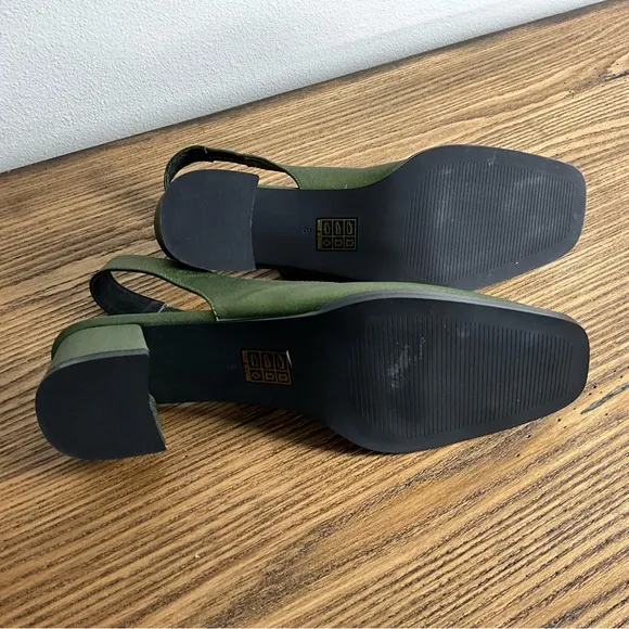 Intentionally Blank Patty Green Sparkle Slingback Leather Heels, New in Box