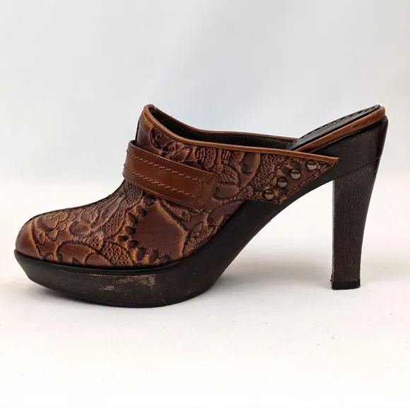 Isabella Fiore Embossed Floral Leather Platform Clogs Cowgirl Boho Western 6