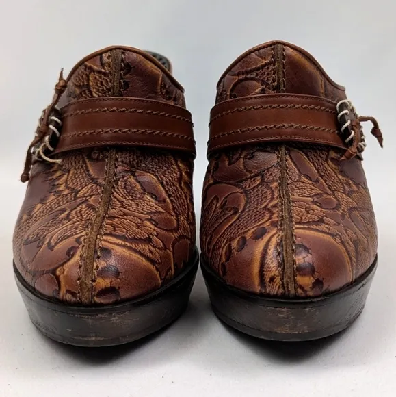 Isabella Fiore Embossed Floral Leather Platform Clogs Cowgirl Boho Western 6