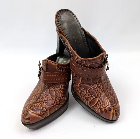 Isabella Fiore Embossed Floral Leather Platform Clogs Cowgirl Boho Western 6