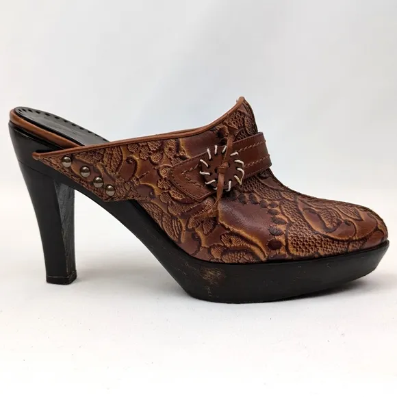 Isabella Fiore Embossed Floral Leather Platform Clogs Cowgirl Boho Western 6