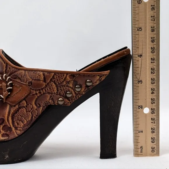 Isabella Fiore Embossed Floral Leather Platform Clogs Cowgirl Boho Western 6
