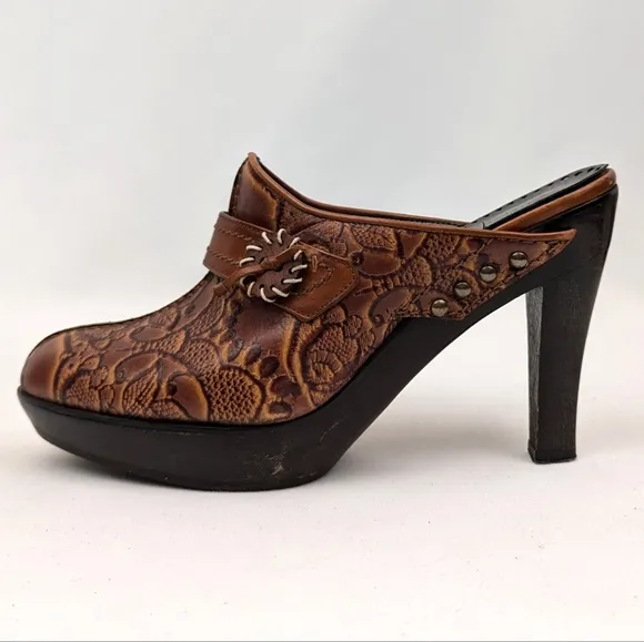 Isabella Fiore Embossed Floral Leather Platform Clogs Cowgirl Boho Western 6