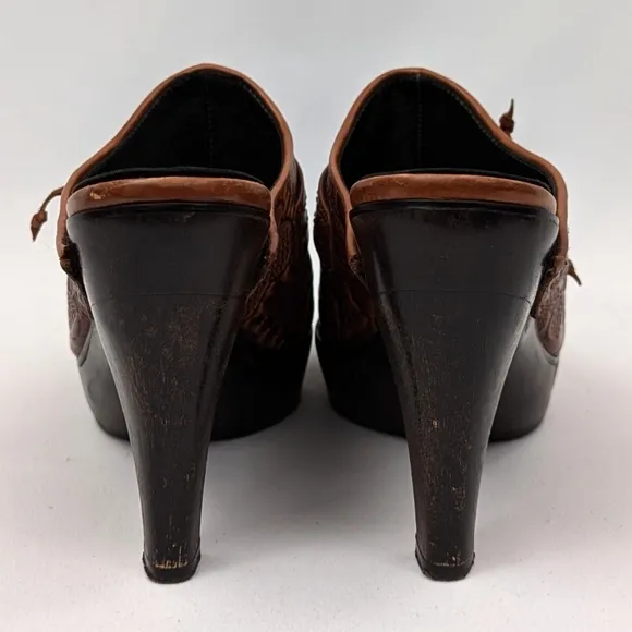 Isabella Fiore Embossed Floral Leather Platform Clogs Cowgirl Boho Western 6