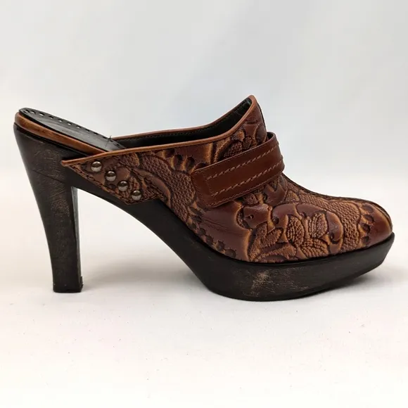 Isabella Fiore Embossed Floral Leather Platform Clogs Cowgirl Boho Western 6