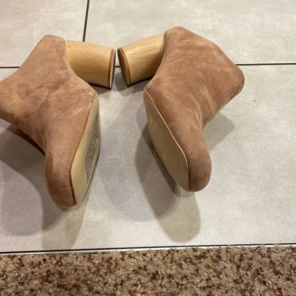 JEFFERY Campbell woman’s light tan suede mules