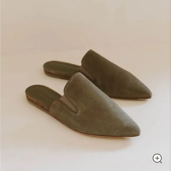 Jenni Kayne Suede Mules 🐫