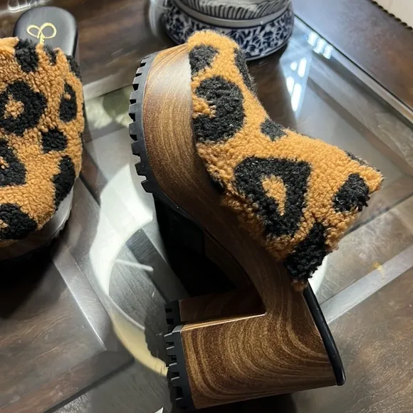 JESSICA SIMPSONWomen's Tollia Cozy Platform Mules