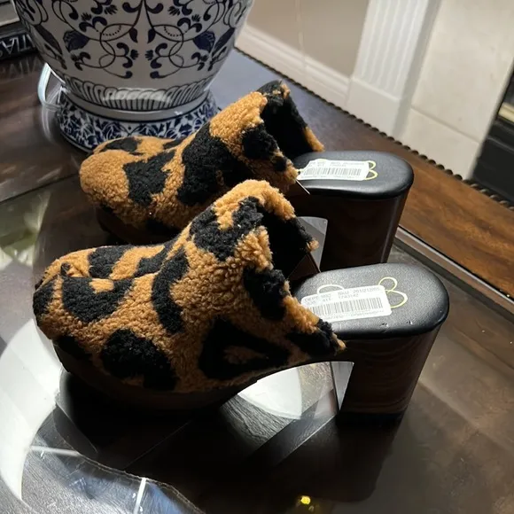 JESSICA SIMPSONWomen's Tollia Cozy Platform Mules