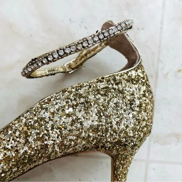 Jewel Badgley Mischka Jamila Gold Glitter Pointed Toe Kitten Heels size 9