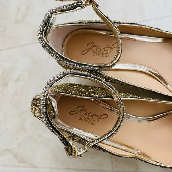 Jewel Badgley Mischka Jamila Gold Glitter Pointed Toe Kitten Heels size 9