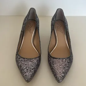 Jewel Badgley Mischka - Royalty Glittered Pointed-Toe Kitten Heel Women Size 6