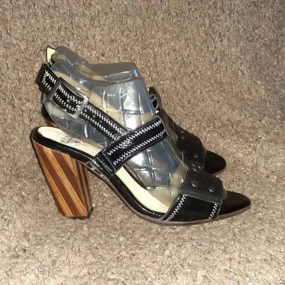 JOHN FLUEVOG-Blind Faith-Parker-Black Patent Studded-Wood Heels-Sz 7.5-Near Mint
