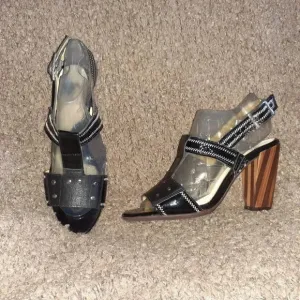 JOHN FLUEVOG-Blind Faith-Parker-Black Patent Studded-Wood Heels-Sz 7.5-Near Mint