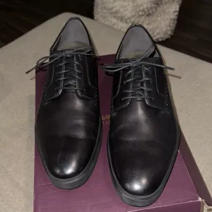 Johnston &amp; Murphy Black Leather Oxfords Classic Design