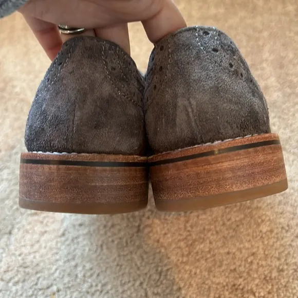 JOHNSTON &amp; MURPHY - Briley Grey Wingtip Suede Oxfords
