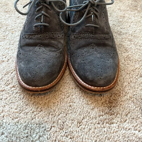 JOHNSTON &amp; MURPHY - Briley Grey Wingtip Suede Oxfords