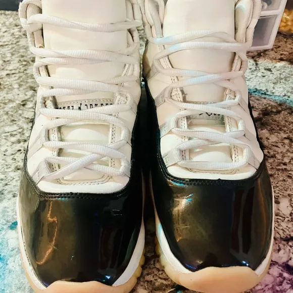 Jordan 11s White &amp; Navy size 11.5