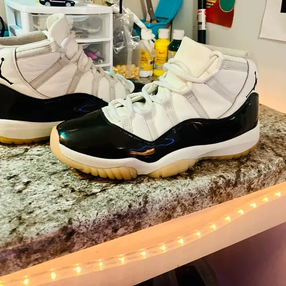 Jordan 11s White &amp; Navy size 11.5