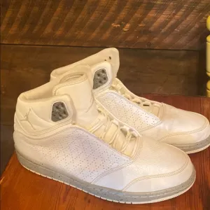 Jordan White Athletic High-Top Shoes