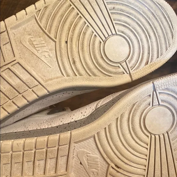 Jordan White Athletic High-Top Shoes