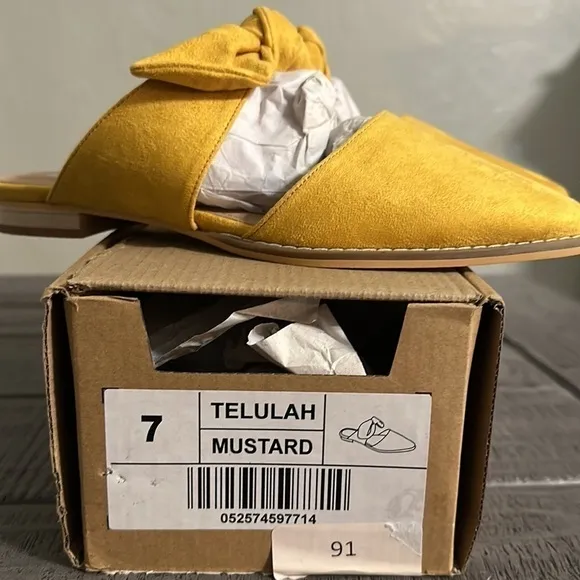 Journee collection Women's Telulah Mules mustard size 7M