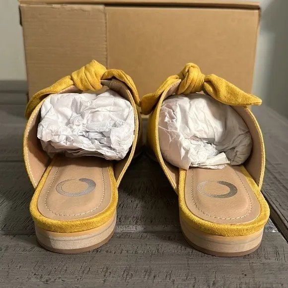 Journee collection Women's Telulah Mules mustard size 7M