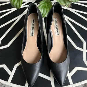 Karl Lagerfeld Paris Black Smooth Leather Kitten Heel Pumps