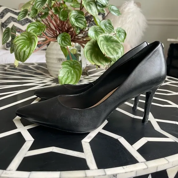 Karl Lagerfeld Paris Black Smooth Leather Kitten Heel Pumps