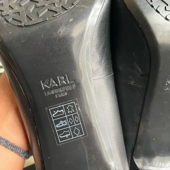 Karl Lagerfeld Paris Black Smooth Leather Kitten Heel Pumps