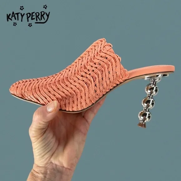 KATY PERRY The Beed Artistic Sculpted Silver Heel Zigzag Woven Mule 10M/NWT