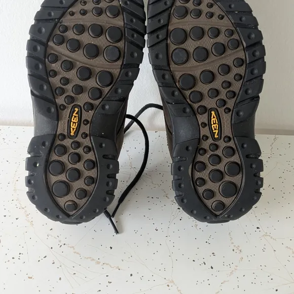 Keen Brown and Black Oxfords with Durable Rubber Toe Cap 100% Leather Size 6.5